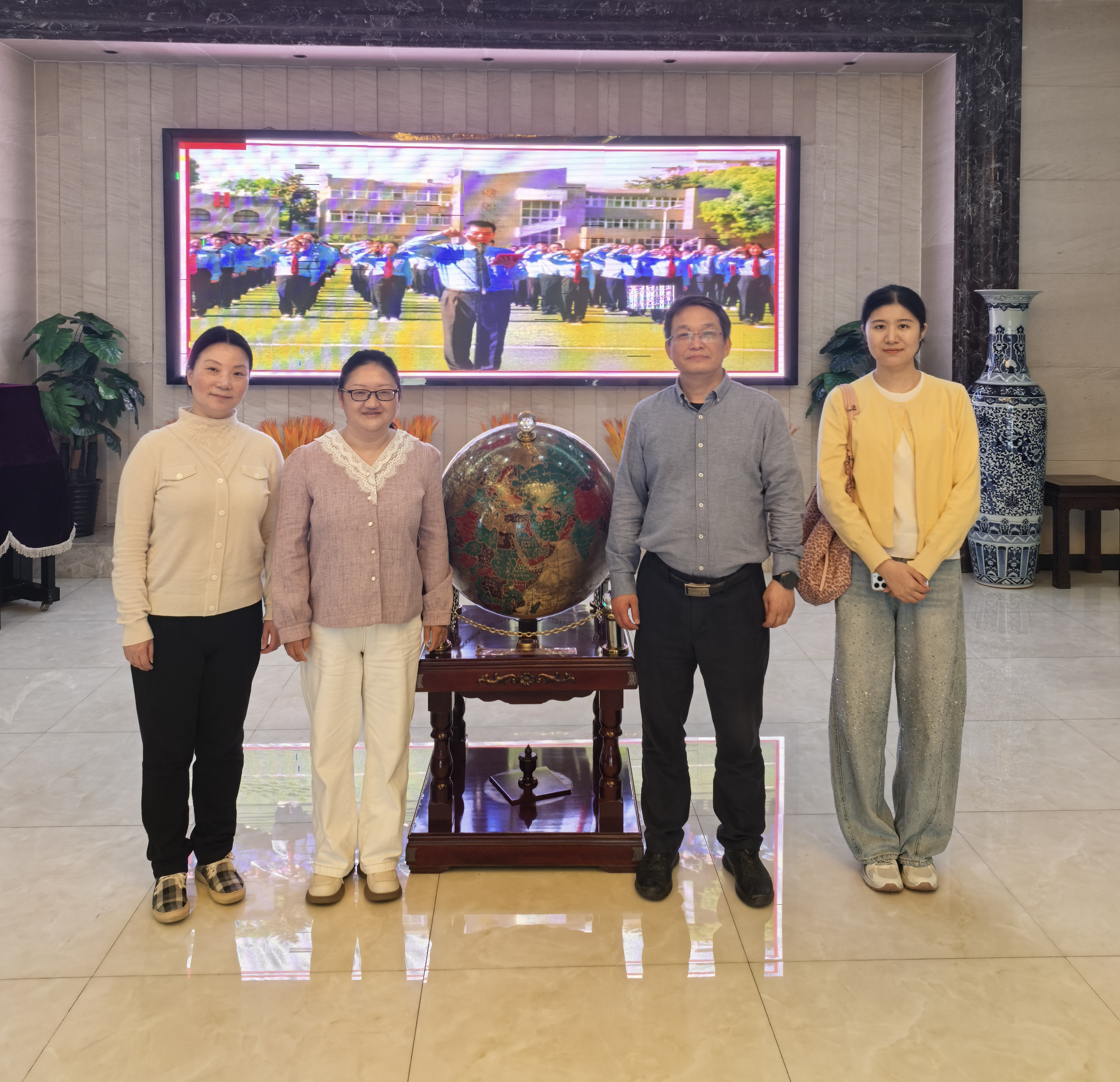 技能共融·职教同行——襄阳职业技术大学商学院来我校交流研讨